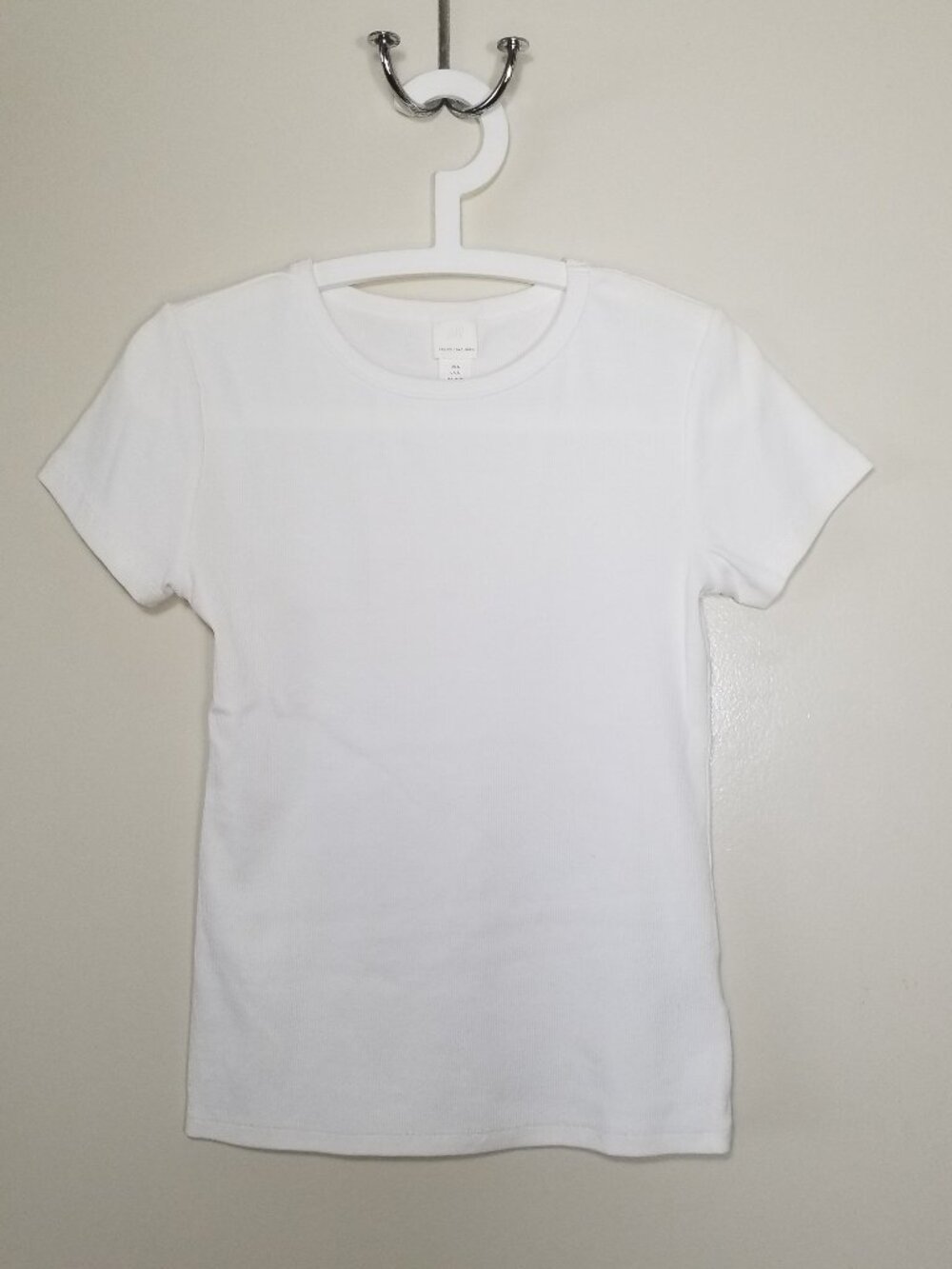 H & M Basic Fitted White T-shirt Size: Medium